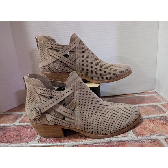 Vince Camuto Womens Leather Pranika Ankle Bootie Zip Buckle Closure Beige Sz 8 M - Picture 5 of 9